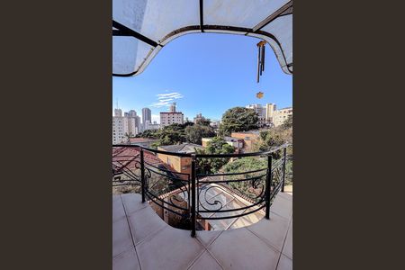 Casa à venda com 462m², 4 quartos e 2 vagas Casa à venda com 462m², 4 quartos e 2 vagasVaranda da Suíte 1