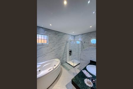 Casa à venda com 462m², 4 quartos e 2 vagas Casa à venda com 462m², 4 quartos e 2 vagasBanheiro da Suíte 3