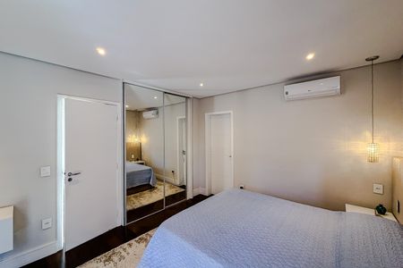 Casa à venda com 462m², 4 quartos e 2 vagas Casa à venda com 462m², 4 quartos e 2 vagasQuarto 3 - Suíte
