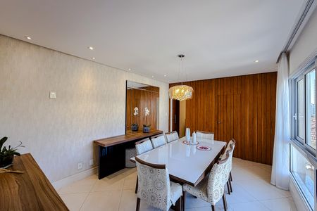 Casa à venda com 462m², 4 quartos e 2 vagas Casa à venda com 462m², 4 quartos e 2 vagasSala de Jantar