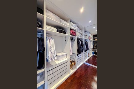 Casa à venda com 462m², 4 quartos e 2 vagas Casa à venda com 462m², 4 quartos e 2 vagasQuarto 2 - Suíte