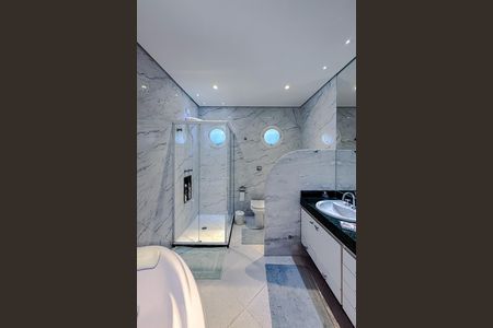 Casa à venda com 462m², 4 quartos e 2 vagas Casa à venda com 462m², 4 quartos e 2 vagasBanheiro da Suíte 3