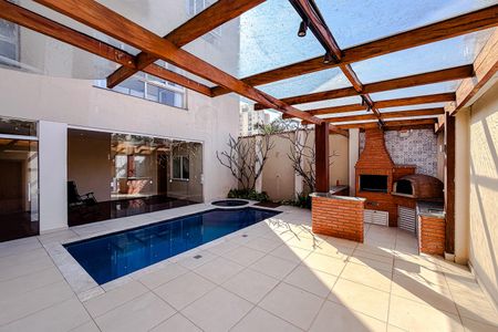 Casa à venda com 462m², 4 quartos e 2 vagas Casa à venda com 462m², 4 quartos e 2 vagasÁrea externa