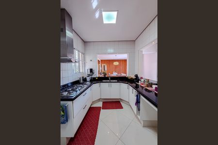 Casa à venda com 462m², 4 quartos e 2 vagas Casa à venda com 462m², 4 quartos e 2 vagasCozinha