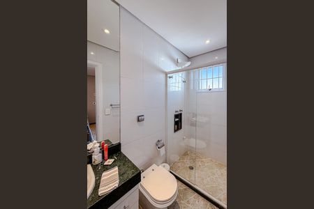 Casa à venda com 462m², 4 quartos e 2 vagas Casa à venda com 462m², 4 quartos e 2 vagasBanheiro da Suíte 1