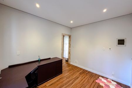 Casa à venda com 462m², 4 quartos e 2 vagas Casa à venda com 462m², 4 quartos e 2 vagasEscritório
