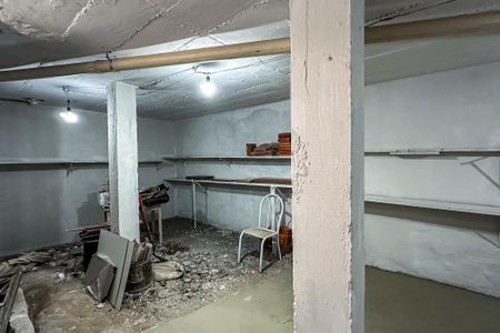 Casa à venda com 200m², 3 quartos e 2 vagas Casa à venda com 200m², 3 quartos e 2 vagasPorão