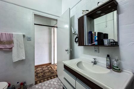 Casa à venda com 200m², 3 quartos e 2 vagas Casa à venda com 200m², 3 quartos e 2 vagasBanheiro 1