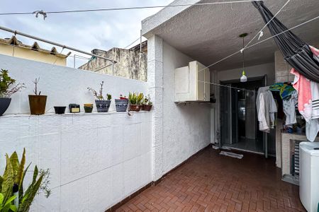 Casa à venda com 200m², 3 quartos e 2 vagas Casa à venda com 200m², 3 quartos e 2 vagasQuintal