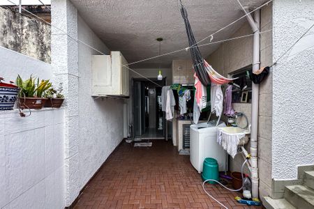 Casa à venda com 200m², 3 quartos e 2 vagas Casa à venda com 200m², 3 quartos e 2 vagasQuintal