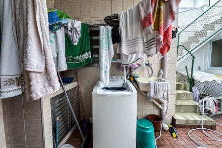 Casa à venda com 200m², 3 quartos e 2 vagas Casa à venda com 200m², 3 quartos e 2 vagasÁrea de Serviço