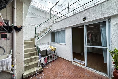 Casa à venda com 200m², 3 quartos e 2 vagas Casa à venda com 200m², 3 quartos e 2 vagasQuintal