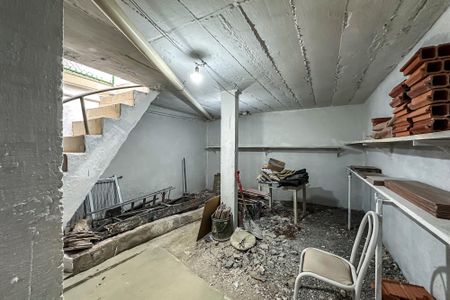 Casa à venda com 200m², 3 quartos e 2 vagas Casa à venda com 200m², 3 quartos e 2 vagasPorão