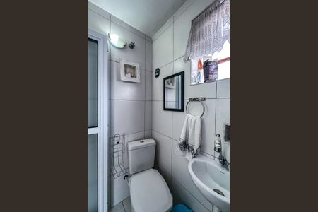 Casa à venda com 200m², 3 quartos e 2 vagas Casa à venda com 200m², 3 quartos e 2 vagasBanheiro da Edícula