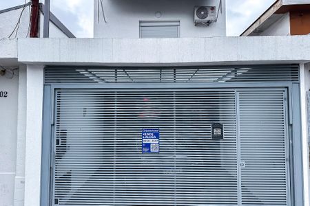 Casa à venda com 200m², 3 quartos e 2 vagas Casa à venda com 200m², 3 quartos e 2 vagasFachada