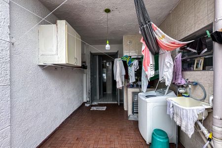 Casa à venda com 200m², 3 quartos e 2 vagas Casa à venda com 200m², 3 quartos e 2 vagasÁrea de Serviço