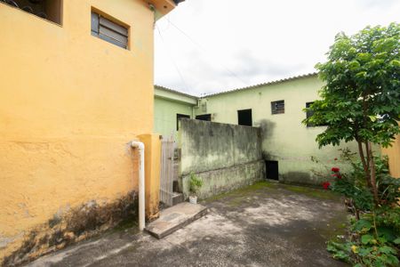 Casa à venda com 300m², 4 quartos e 3 vagas Casa à venda com 300m², 4 quartos e 3 vagasCasa Fundos