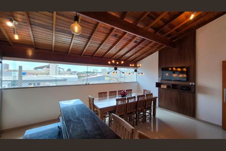 Casa à venda com 117m², 2 quartos e 2 vagas Casa à venda com 117m², 2 quartos e 2 vagasCozinha