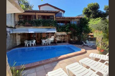 Casa de condomínio à venda com 365m², 5 quartos e 2 vagas