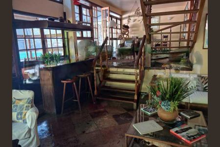 Casa de condomínio à venda com 365m², 5 quartos e 2 vagas