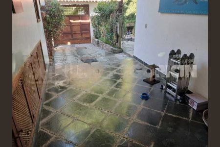 Casa de condomínio à venda com 365m², 5 quartos e 2 vagas