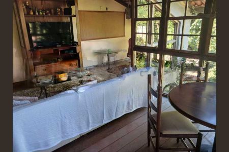 Casa de condomínio à venda com 365m², 5 quartos e 2 vagas