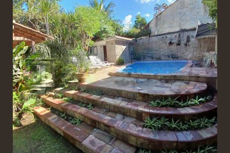 Casa de condomínio à venda com 365m², 5 quartos e 2 vagas