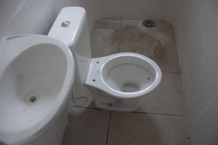 Banheiro de kitnet/studio para alugar com 1 quarto, 18m² em Liberdade, São Paulo