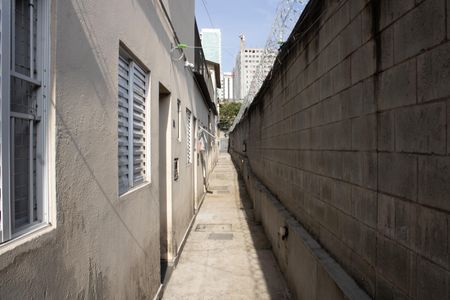 Corredor de entrada de kitnet/studio para alugar com 1 quarto, 18m² em Liberdade, São Paulo