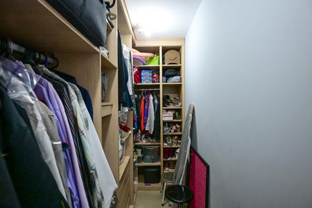 Casa para alugar com 250m², 3 quartos e 3 vagasArmário da Suíte 