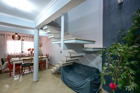 Corredor de casa para alugar com 3 quartos, 250m² em Vila Morse, São Paulo