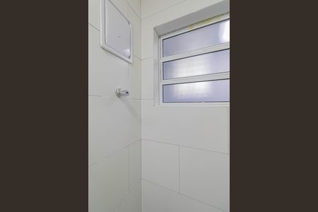 Banheiro de kitnet/studio para alugar com 1 quarto, 30m² em Vila Marieta, São Paulo