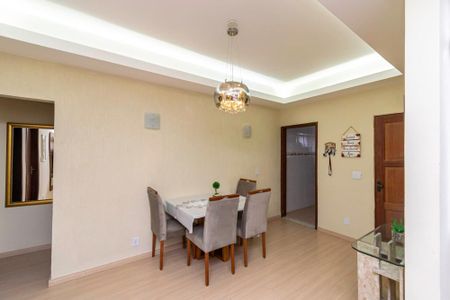 Sala de casa à venda com 3 quartos, 203m² em Olaria, Rio de Janeiro