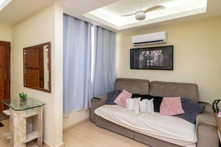 Sala de casa à venda com 3 quartos, 203m² em Olaria, Rio de Janeiro