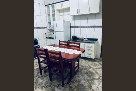 Casa para alugar com 171m², 4 quartos e 2 vagas Casa para alugar com 171m², 4 quartos e 2 vagasCozinha