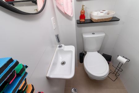 Apartamento à venda com 93m², 2 quartos e 1 vaga Apartamento à venda com 93m², 2 quartos e 1 vagaBanheiro de Serviço