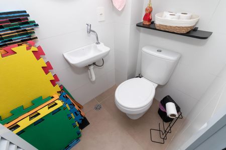 Apartamento à venda com 93m², 2 quartos e 1 vaga Apartamento à venda com 93m², 2 quartos e 1 vagaBanheiro de Serviço