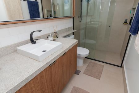 Apartamento à venda com 93m², 2 quartos e 1 vaga Apartamento à venda com 93m², 2 quartos e 1 vagaBanheiro