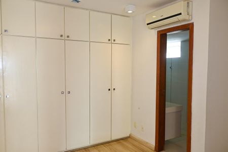 Apartamento para alugar com 164m², 4 quartos e 2 vagasQuarto