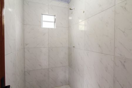 Banheiro de kitnet/studio para alugar com 1 quarto, 20m² em Mathias Velho, Canoas
