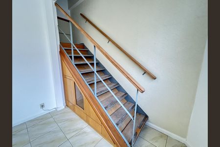 Casa à venda com 153m², 4 quartos e 1 vagaEscada