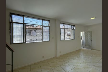 Casa à venda com 153m², 4 quartos e 1 vagaSala