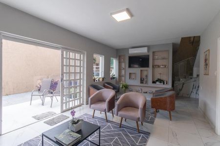 Sala 2 de casa para alugar com 3 quartos, 330m² em Cabral, Curitiba