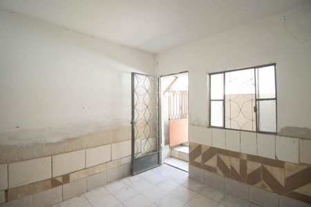 Sala de casa para alugar com 1 quarto, 0m² em Itaúna, São Gonçalo