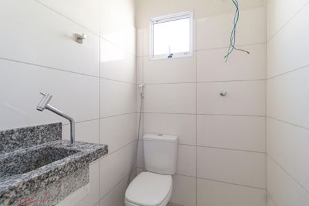 Banheiro de casa para alugar com 1 quarto, 46m² em Vila Silviania, Carapicuíba