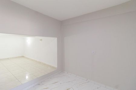 Sala de casa para alugar com 1 quarto, 46m² em Vila Silviania, Carapicuíba