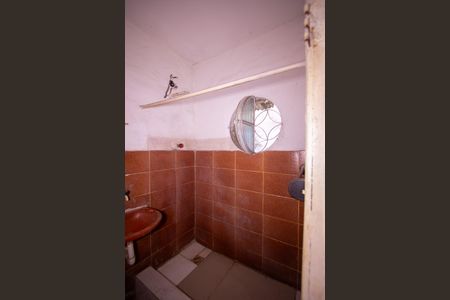 Banheiro de casa para alugar com 2 quartos, 70m² em Itaúna, São Gonçalo