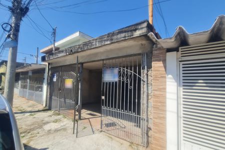 Casa à venda com 120m², 2 quartos e 1 vagaFachada do imóvel com placa QuintoAndar