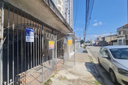 Casa à venda com 120m², 2 quartos e 1 vagaFachada do imóvel com placa QuintoAndar