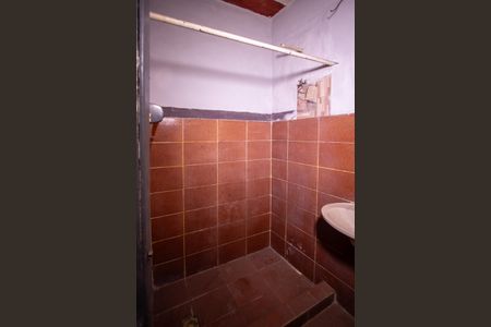 Banheiro  de casa para alugar com 1 quarto, 37m² em Itaúna, São Gonçalo